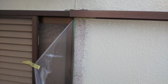 細かい部分は刷毛塗で