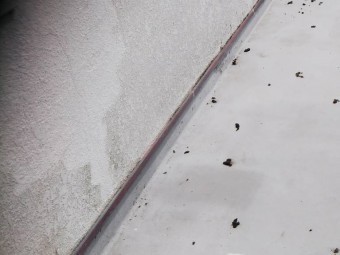 防水機能が劣化したベランダ