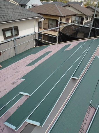 軽量で丈夫な屋根材