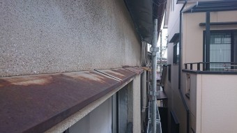 さびが付き劣化した庇