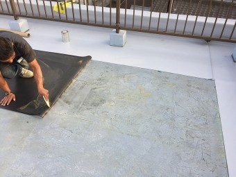 塩ビシート防水のシート貼り