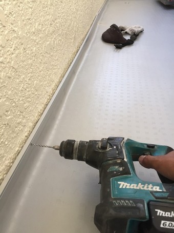 立ち上がり金物打ち付け