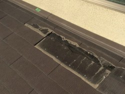 カラーベスト屋根の割れ