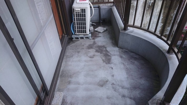 水はけが悪い為の水跡