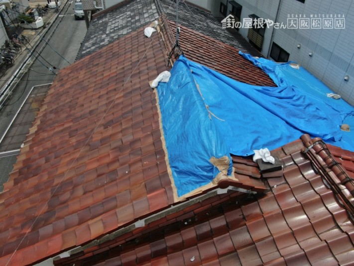 瓦屋根のブルーシート養生