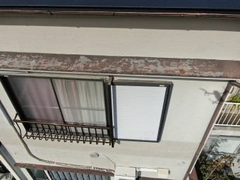 庇塗装の剝がれ
