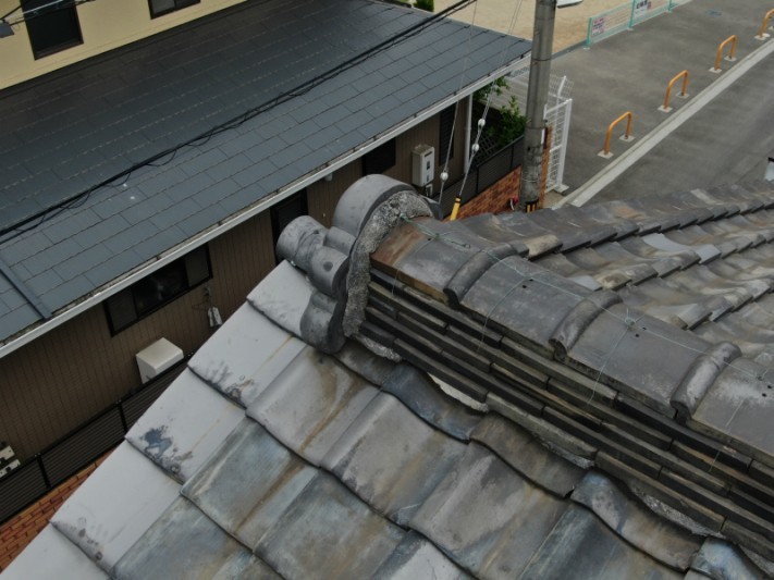 大屋根の漆喰(鬼瓦)
