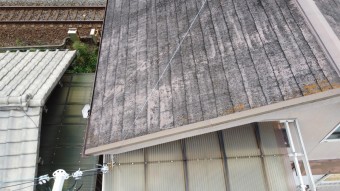 スレート屋根に錆が