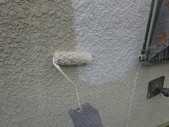 外壁の下塗り