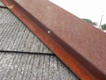 棟板金のビスの浮き補修