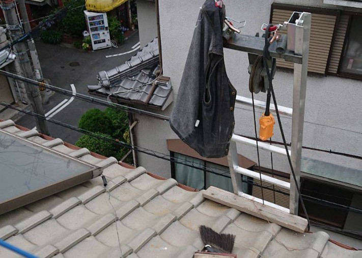 瓦屋さんの荷揚げ機