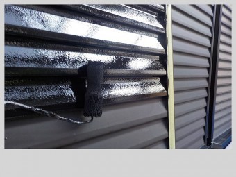 雨戸のシリコン塗装