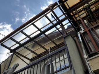 ベランダ屋根の波型屋根