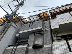 ベランダ屋根のポリカ波板交換