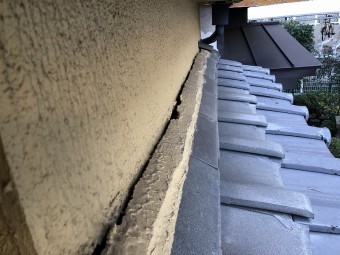 外壁に出来た隙間