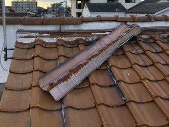 棟板金のずれ(台風にて)