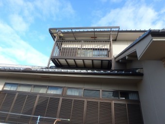 波板交換修理の依頼を頂いたベランダ