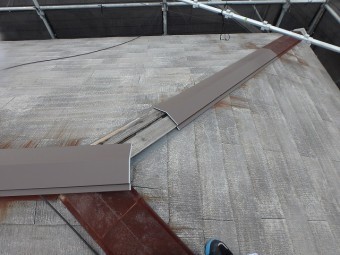 棟板金施工中