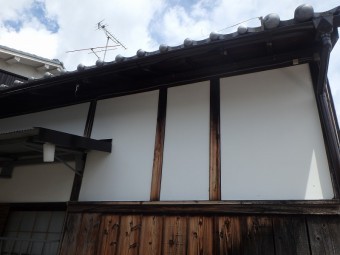 農家の家 トタン塗装