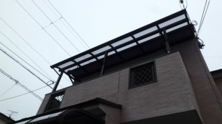 ベランダ屋根のポリカパネル交換