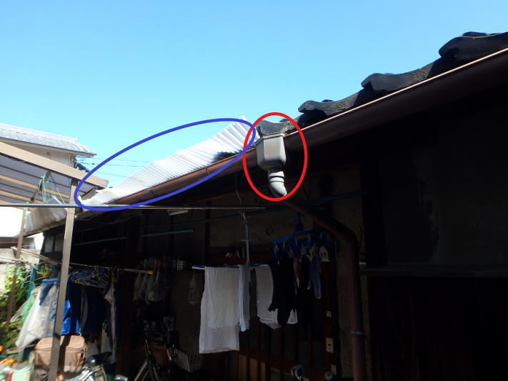 飛び出した波板