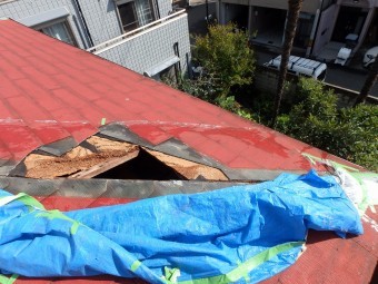 屋根の破損状況3