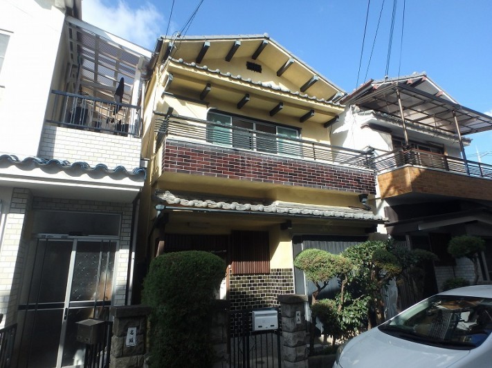 堺市へ雨漏り点検のため訪問