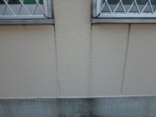 ALCの外壁についた黒ずんでいる雨染み