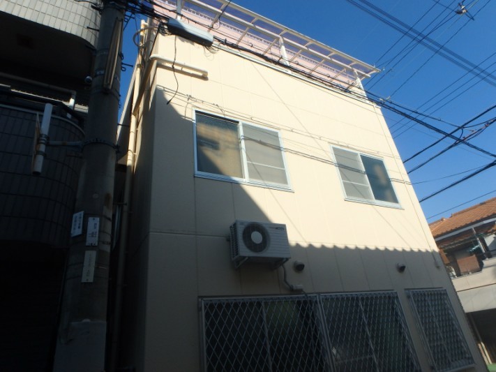 塗装工事の定期的なメンテナンスをするお家
