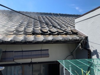 瓦のズレを補修します
