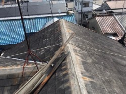 既存屋根棟板金撤去