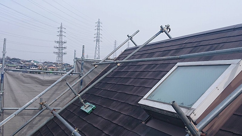 和泉市にて、勾配（角度）がある屋根の補修工事を完工致しました。