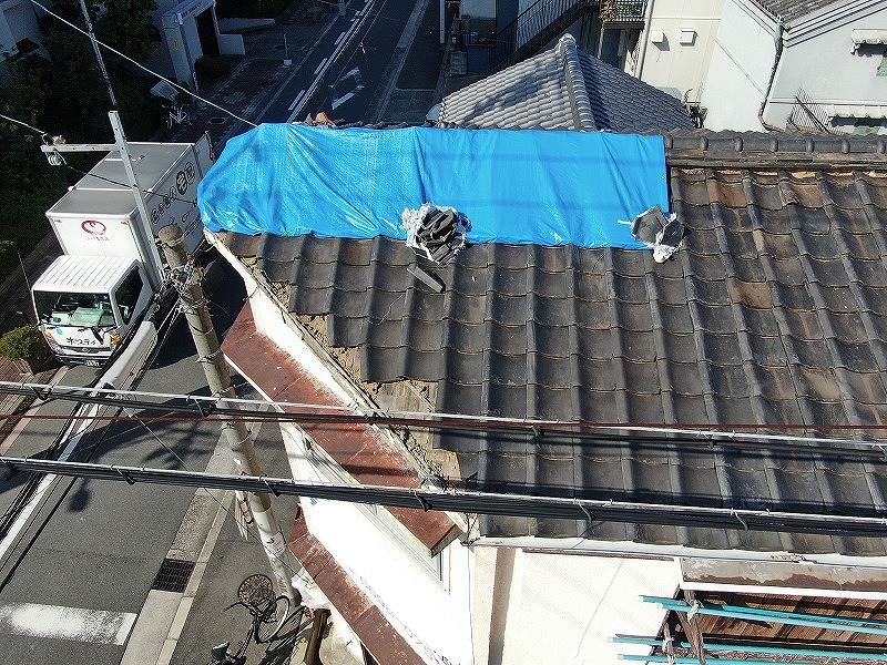 東住吉区にて屋根補修工事！台風で破損した瓦を撤去出来ずに危険な状態