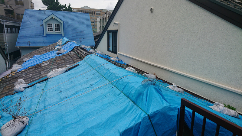昨年の台風２１号の被害阿倍野区にて屋根の現場調査