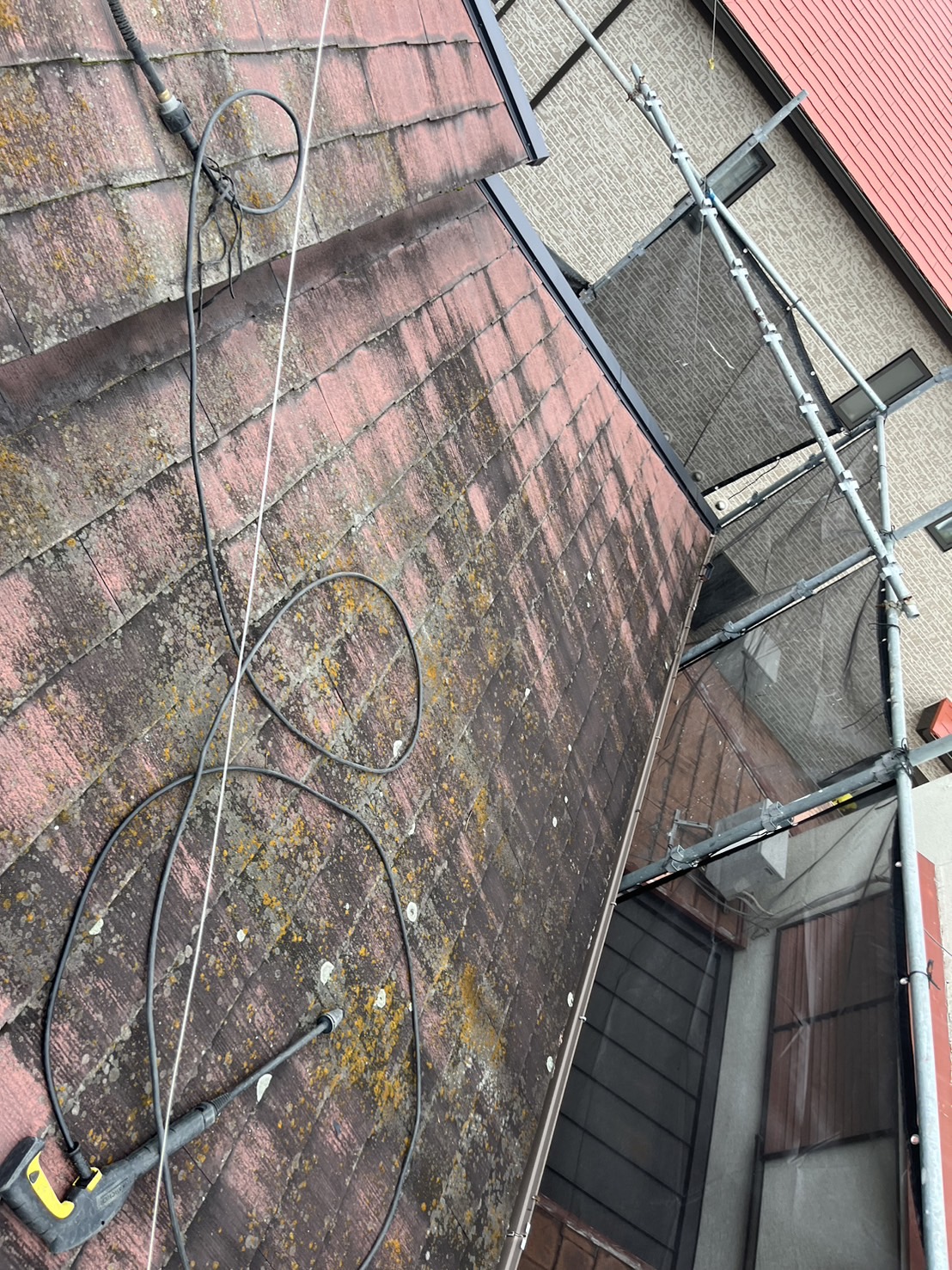 松原市で20年間メンテナンスを行っていない屋根を塗装