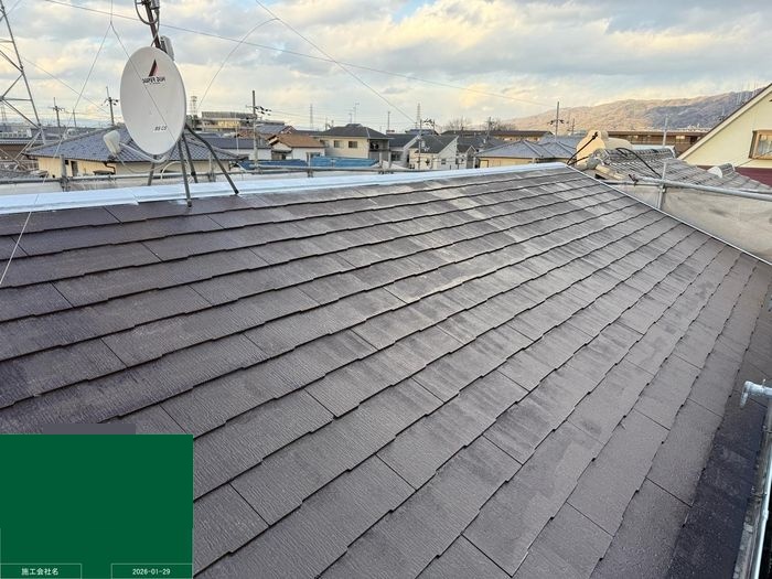 八尾市曙川東のT様邸 下塗り完了後のスレート屋根全景