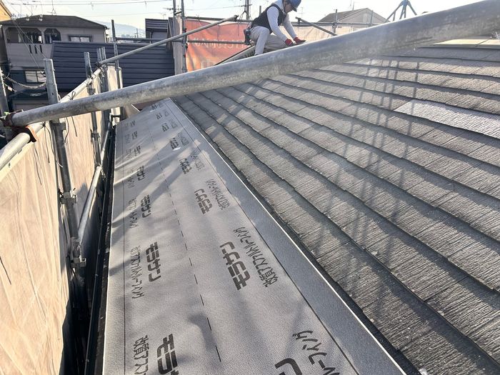 松原市別所Y様邸 スーパーガルテクト施工前のルーフィング敷設の様子