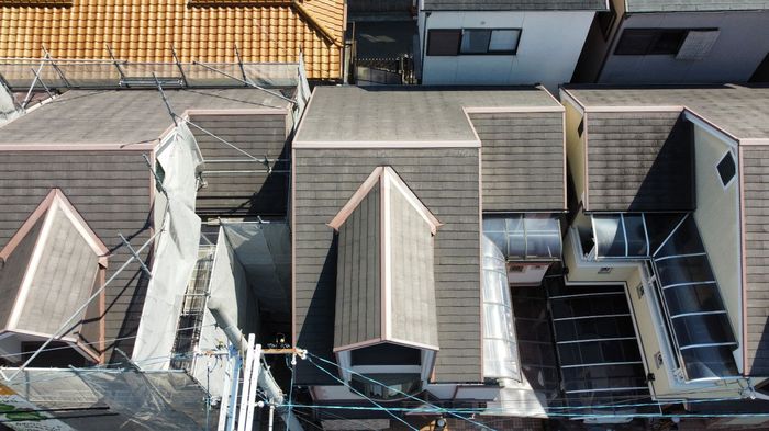 【八尾市久宝寺】スレート屋根の色あせとコケを現地調査！屋根塗装の前に確認したいこと