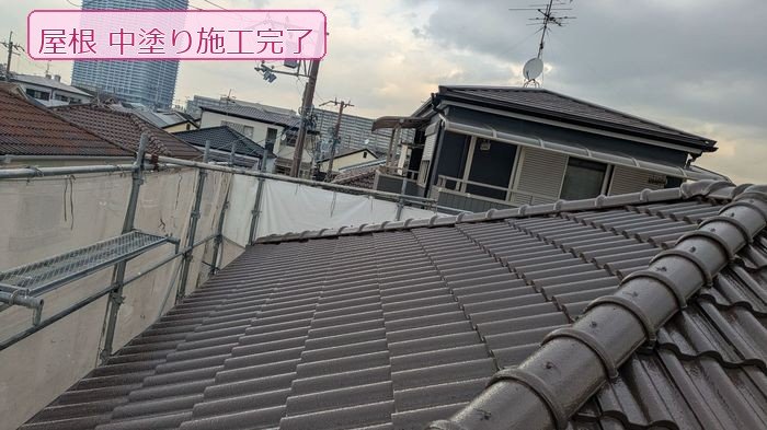 八尾市N様邸 中塗り施工完了後の屋根斜め俯瞰