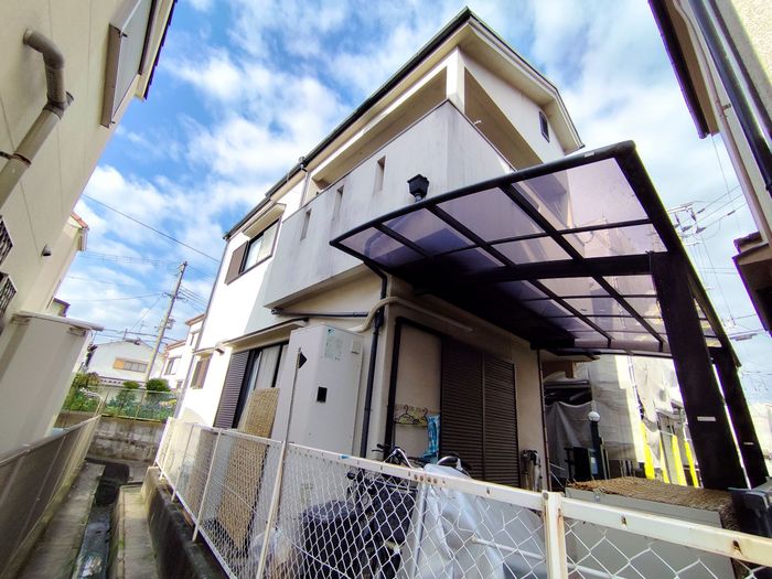 【松原市別所】パミール屋根を半面スーパーガルテクトでカバー工法！