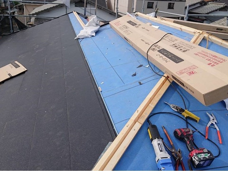 新しい屋根材を固定する際の騒音